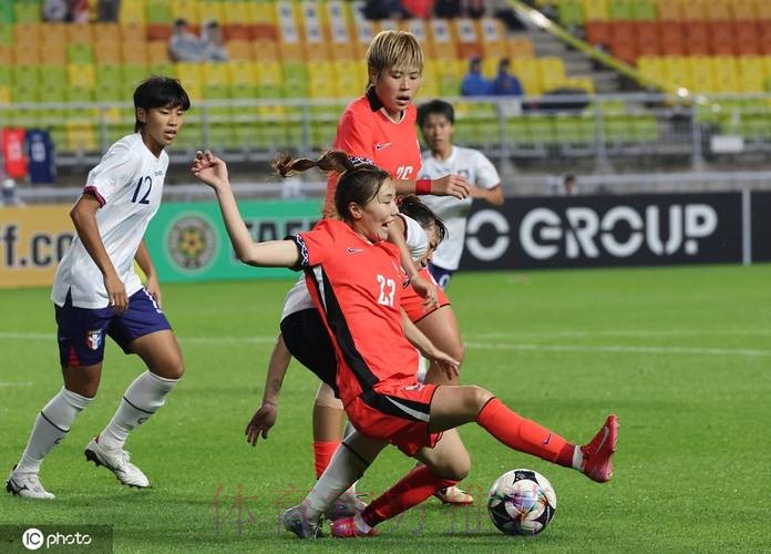 女足两球胜韩国 寒潮中勇夺冠军