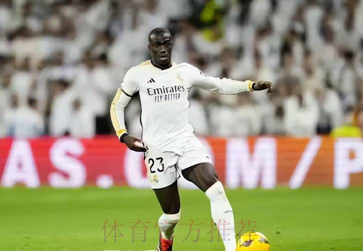 西媒:皇马处于签下戴维斯最后阶段 愿满足拜仁要价 西媒:皇马处于签下戴维斯最后阶段 愿满足拜仁要价